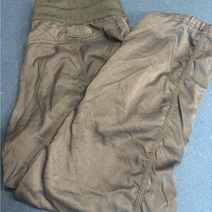 NORTHFACE black nylon pants-travel well!! Cute comfy casual, layer(or not!) 😊
